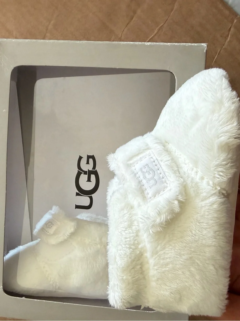 UGG Light Gray and White Box Label — I Bixbee and Beanie